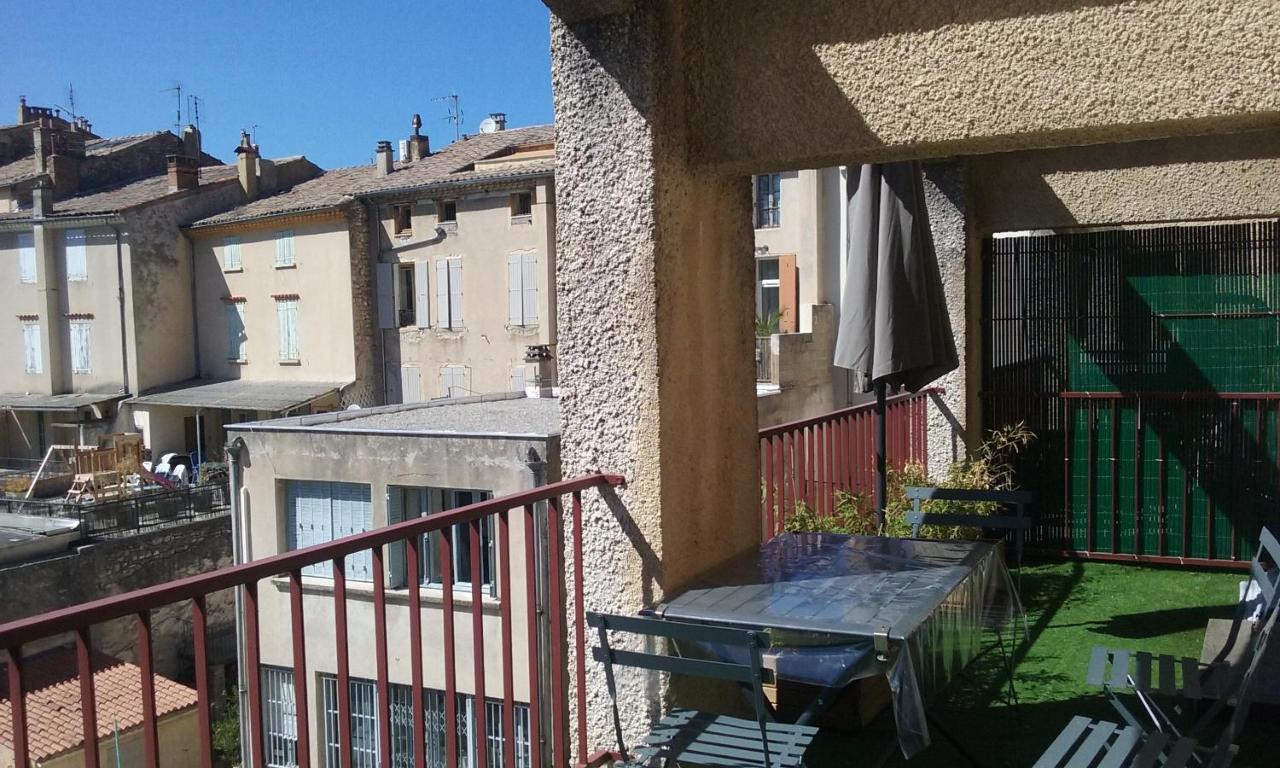 Appartement Climatise Avec Terrasse Au Coeur De Ньон Экстерьер фото